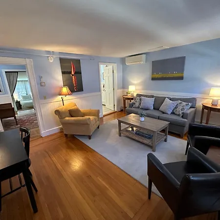 Entire Historic 5 Bed 5 Bath Inn Sleeps 17 Tour de Tour de Newport Extérieur photo