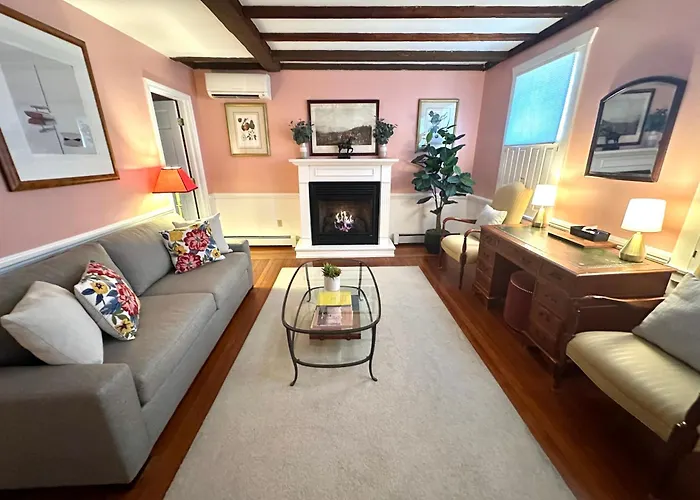 Entire Historic 5 Bed 5 Bath Inn Sleeps 17